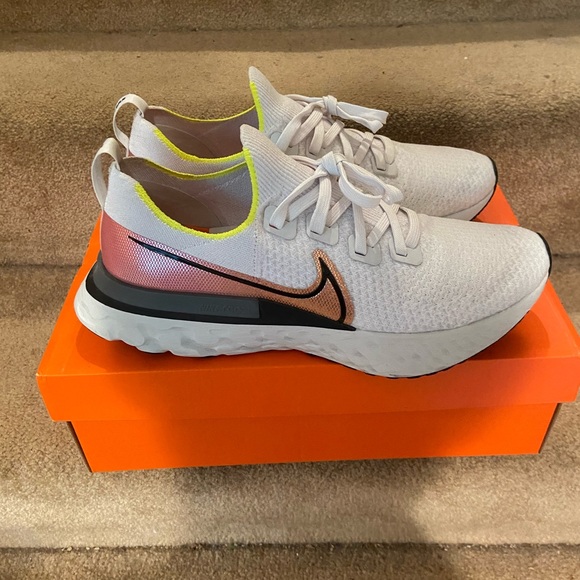 Nike React Infinity Run Flyknit - Picture 1 of 5